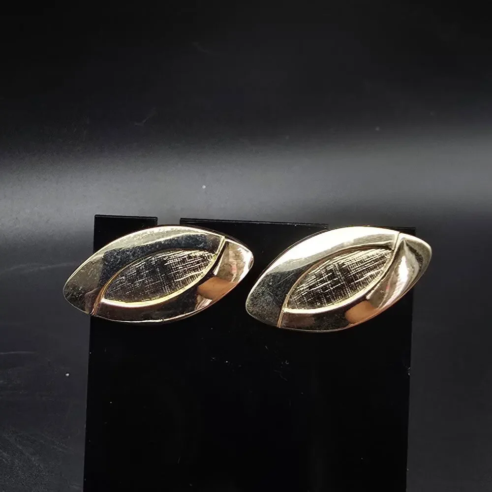 Gold Tone Oval Cufflinks Men's Accessory Vintage